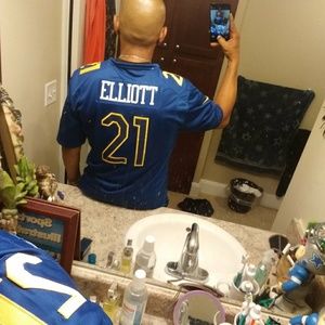 Dak Prescott and Zeke Elliot's rookie pro bowl jer